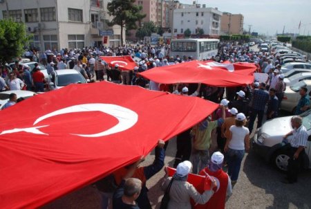 İlçe olmak isteyen Payaslılar, yol kapattı