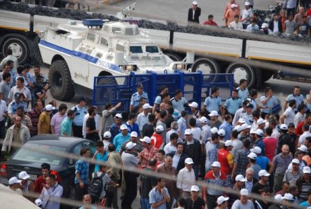 İlçe olmak isteyen Payaslılar, yol kapattı