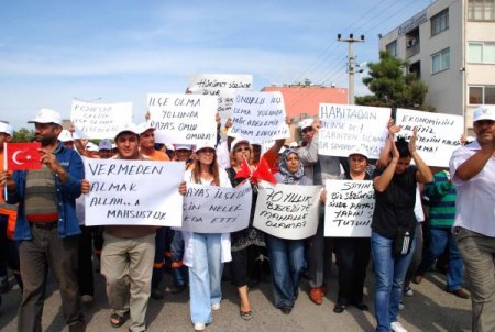 İlçe olmak isteyen Payaslılar, yol kapattı