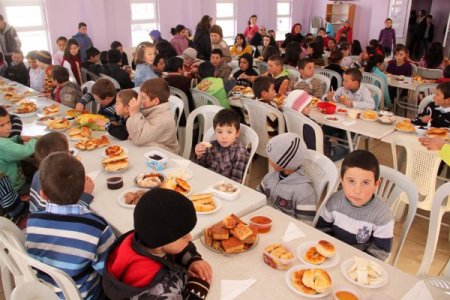 İlçe protokolü eşliğinde kahvaltılı karne töreni yapıldı