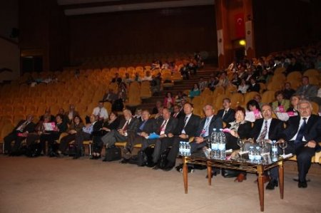 İletişim Kongresi 'mizah' İle Başladı