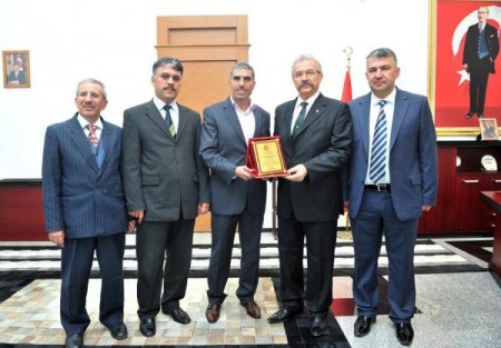 İlim Yayma Cemiyeti üyeleri, Vali Cerrah’ı ziyaret etti