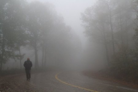 İlk karın düştüğü Uludağ, yoğun sis altında