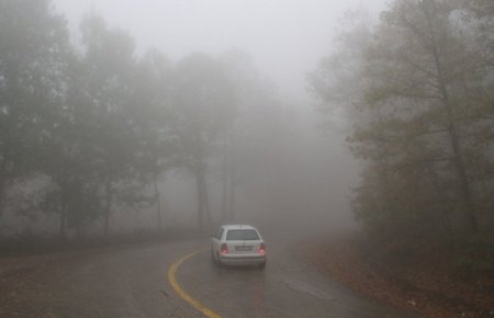 İlk karın düştüğü Uludağ, yoğun sis altında