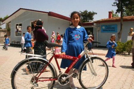 İlk Kez İzledikleri Tiyatroyu Yazıya Döktüler, Jüriyi Ağlattılar