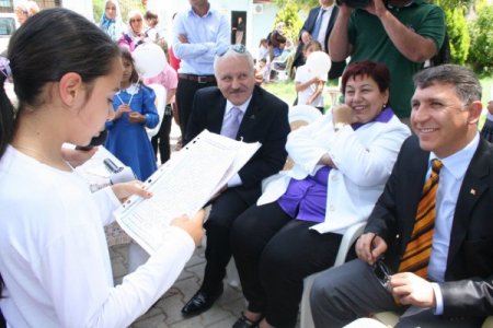 İlk Kez Tiyatroya Gitti, Yazdığı Kompozisyonla Birinci Oldu