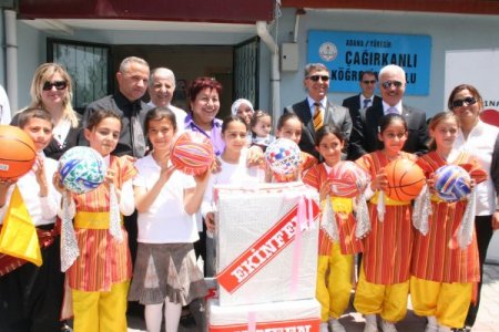 İlk Kez Tiyatroya Gitti, Yazdığı Kompozisyonla Birinci Oldu