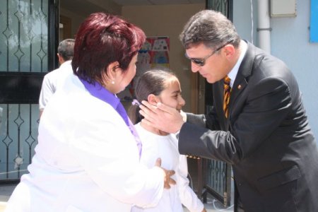 İlk Kez Tiyatroya Gitti, Yazdığı Kompozisyonla Birinci Oldu