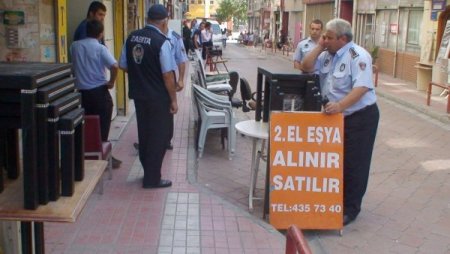 İlkadım Belediyesi, kaldırım işgalcilerini yakın takibe aldı