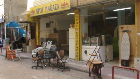 İlkadım Belediyesi, kaldırım işgalcilerini yakın takibe aldı