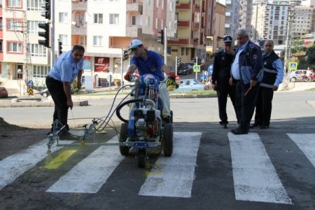 İlkadım Belediyesi, yeni yol çizgi makinesini araç parkına kazandırdı
