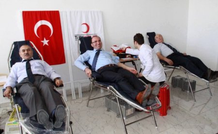 İlkadım Kaymakamlığı çalışanları topluca kan verdi