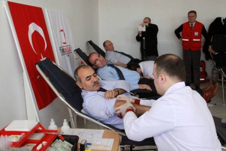 İlkadım Kaymakamlığı çalışanları topluca kan verdi