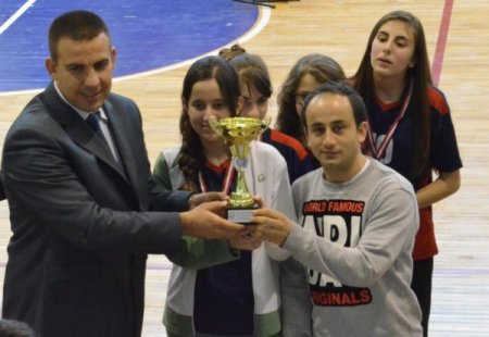 İlkbaharlı masa tenisi kız takımı, Türkiye şampiyonasına katılmaya hak kazandı