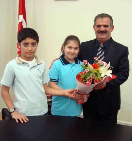 İlkbaharlı Öğrenciler, Dersi Kaymakamlıkta İşledi