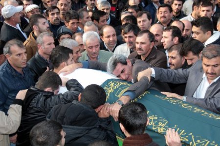 İlker Kaya, gözyaşları ile ebediyete uğurlandı