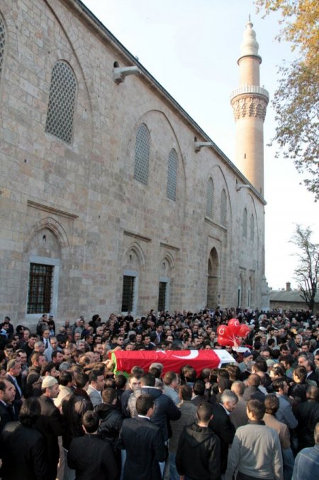 İlker Kaya, gözyaşları ile ebediyete uğurlandı