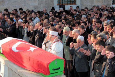 İlker Kaya, gözyaşları ile ebediyete uğurlandı