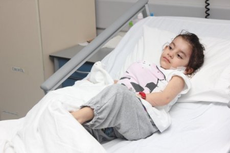 İlknur, Karnına Yapışık İkizinden Ayrıldı