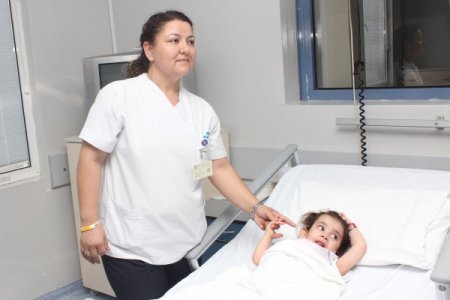 İlknur, Karnına Yapışık İkizinden Ayrıldı