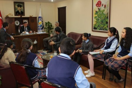 İlköğretim öğrencileri Başkan Zenbilci ile röportaj yaptı