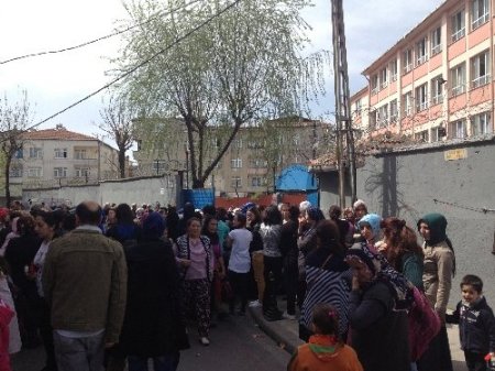 İlköğretim öğrencileri bıçağa sarıldı (Özel)