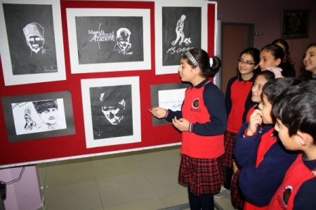 İlköğretim öğrencileri ‘Çizgilerde Atatürk’ sergisi açtı