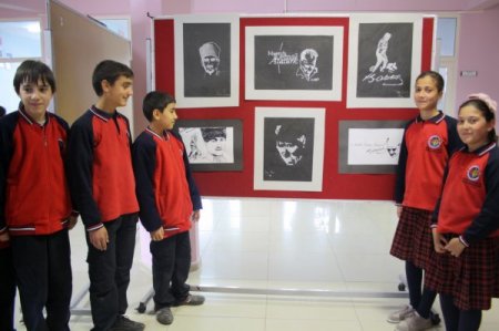 İlköğretim öğrencileri ‘Çizgilerde Atatürk’ sergisi açtı
