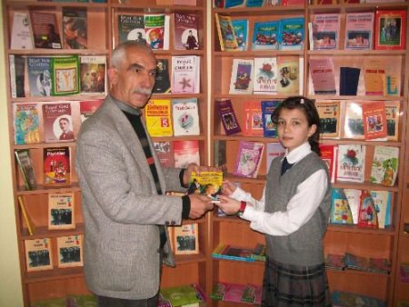 İlköğretim Öğrencileri Mahkumlar İçin Kitap Topladı