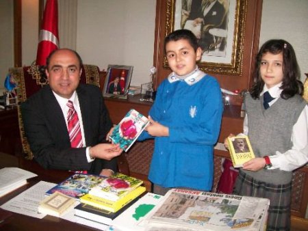 İlköğretim Öğrencileri Mahkumlar İçin Kitap Topladı
