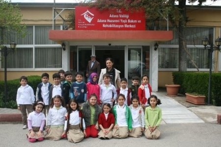 İlköğretim öğrencilerinden huzurevine anlamlı ziyaret