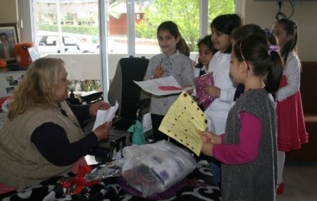 İlköğretim öğrencilerinden huzurevine anlamlı ziyaret