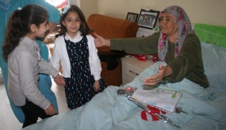 İlköğretim öğrencilerinden huzurevine anlamlı ziyaret