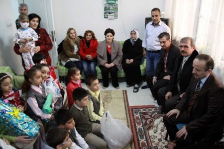 İlköğretim öğrencilerinden lösemi hastası Nisa’ya moral ziyareti