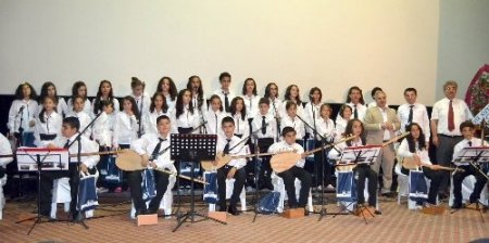 İlköğretim öğrencilerinden türkü şöleni