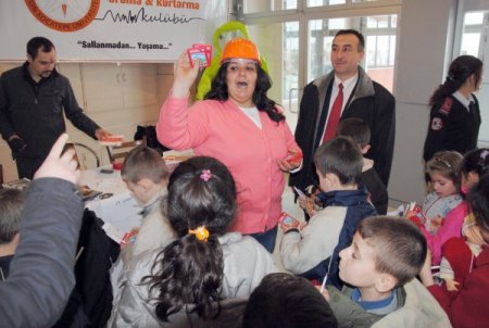 İlköğretim Öğrencilerine Deprem Eğitimi Verildi