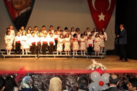 İlköğretim öğrencilerinin ‘okuma şenliği’ büyük beğeni topladı