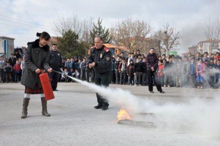 İlköğretim Okulunda Deprem Ve Yangın Tatbikatı