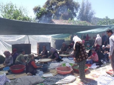 İlköğretim okulunda katmer şenliği