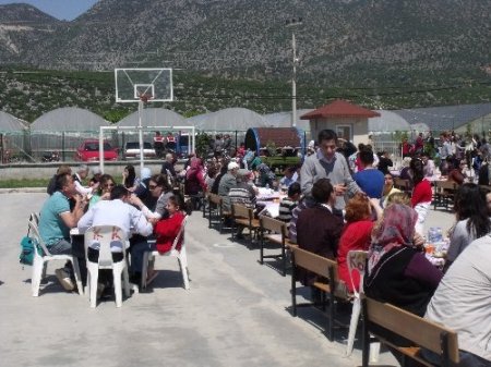 İlköğretim okulunda katmer şenliği