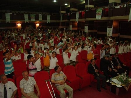 İlköğretime yönelik 'Çevre Çiçekleri' isimli tiyatro oyunu sahnelendi