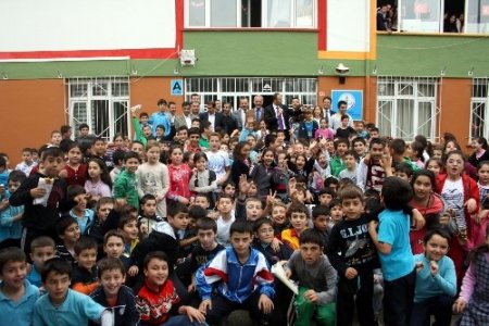 İlkokul öğrencileri, İznik çinisinin kayıp rengini film yaptı