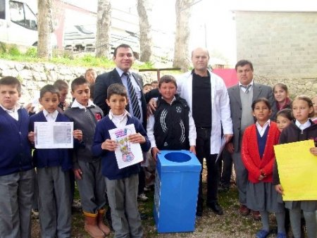 İlkokul öğrencileri geri dönüşüm kampanyası başlattı