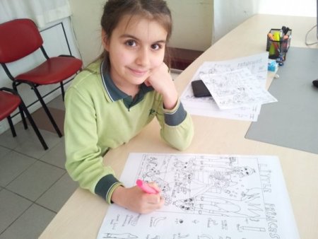 İlkokul öğrencisi çizdiği 'gizli resim'le dikkat çekiyor