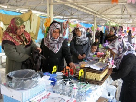 İlsander Öğrenciler Yararına Kermes Açtı