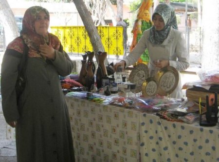 İlsander Öğrenciler Yararına Kermes Açtı