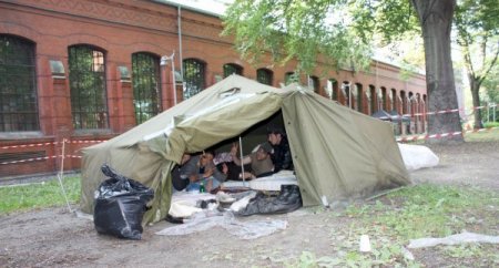 İltica Başvurusu Reddedilen Filistinliler Sokağa Terk Edildi
