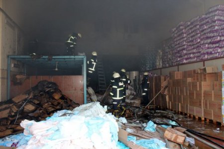 İmalathanede çıkan yangın maddi hasara neden oldu