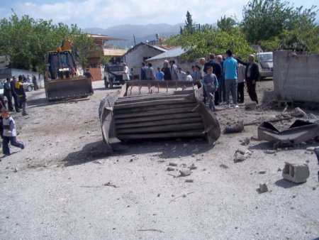 İmalathanede Kazan Patladı, Elektrik Direği Yerle Bir Oldu