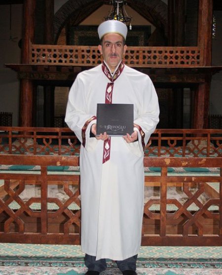 İmam, 7 asırlık caminin kitabını yazdı